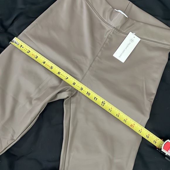 Present and Love Leggings - Picture 9 of 11